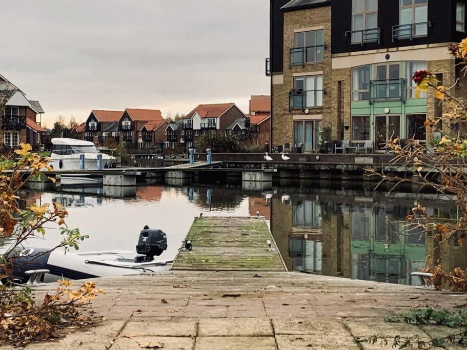Waterside Townhouse With Balcony And Marina View Apartamento Skellingthorpe Exterior foto